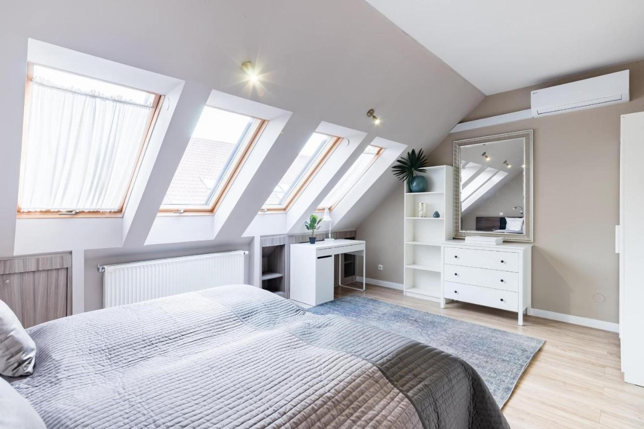 Sunny And Central Penthouse With Private Garage Budapest Ngoại thất bức ảnh